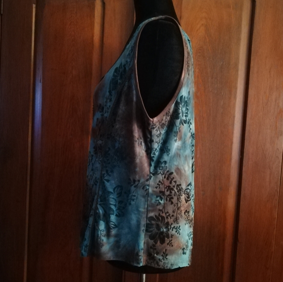 Dressbarn Princess Cut Floral Blouse - Size L - Picture 3 of 11